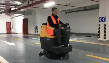 M65駕駛式洗地機(jī)服務(wù)于某地下車庫