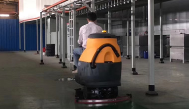 M70駕駛式洗地機(jī)服務(wù)于某工廠